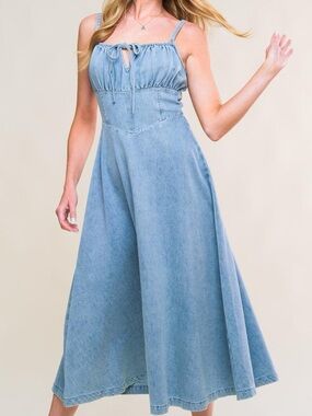 Stitch & Feather Light Wash Denim Midi Dress with Sweetheart Bodice